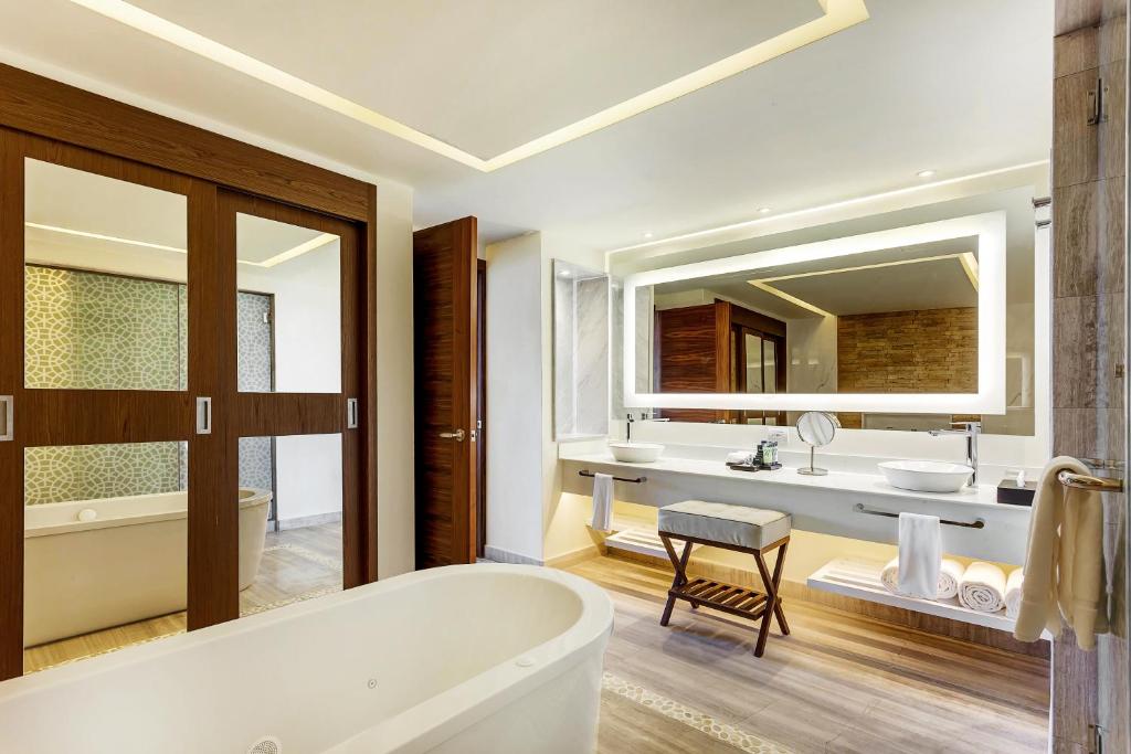 Royalton Bavaro, An Autograph Collection All-Inclusive Resort & Casino - 豪华主席两卧室套房游泳钻石俱乐部