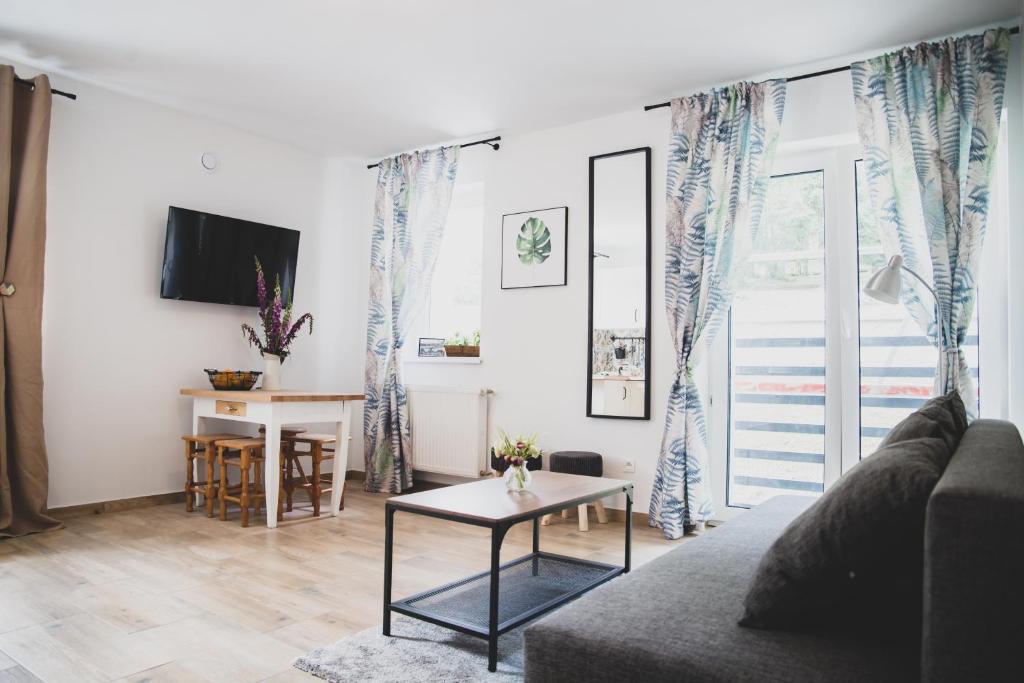 Na Stoku - Apartment With Garden View
