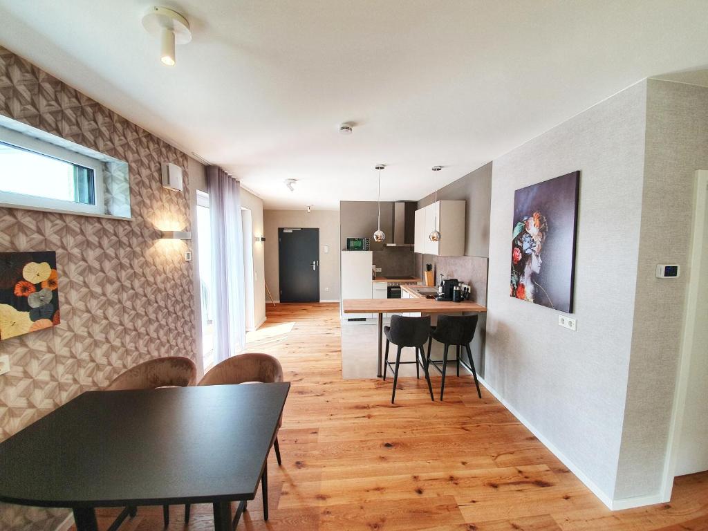 Kuchyň nebo kuchyňský kout v ubytování Erasmus Lodge - Ferienwohnungen zum Wohlfühlen