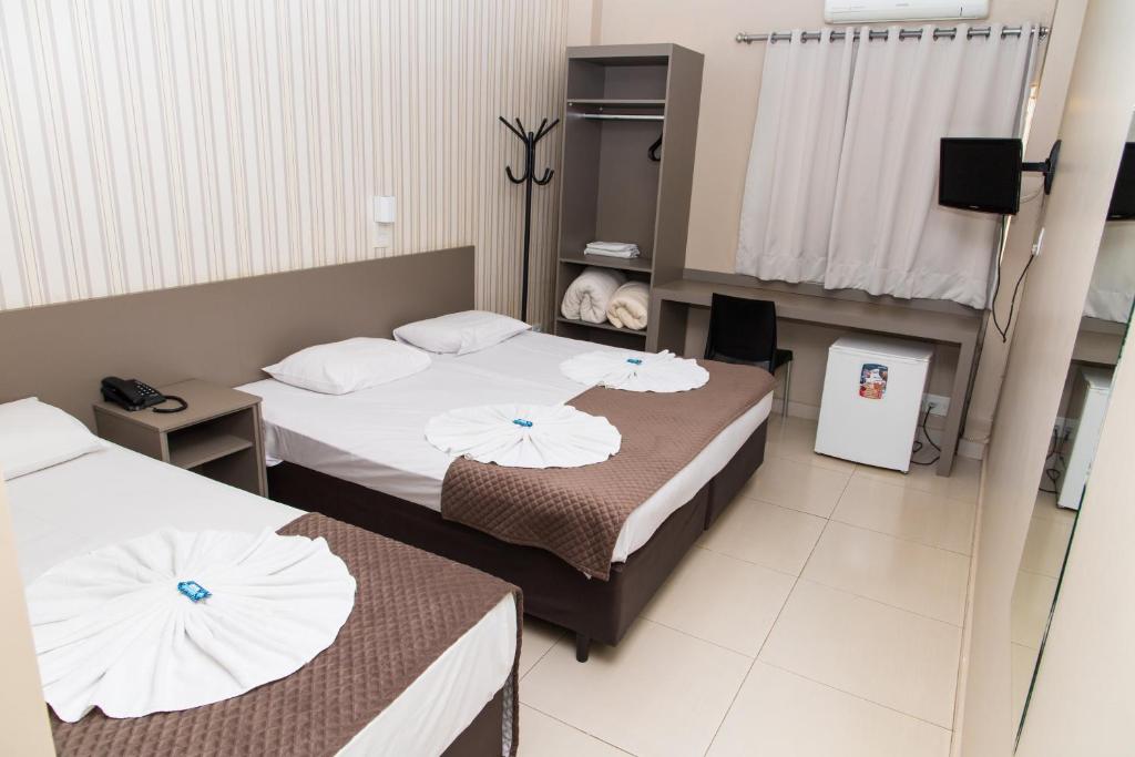 Postel nebo postele na pokoji v ubytování Hotel Astória Maringá