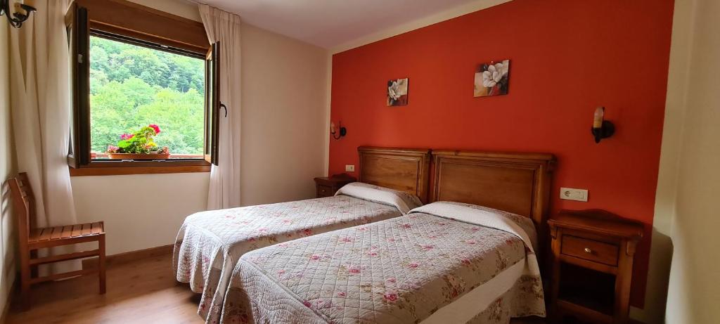 Postel nebo postele na pokoji v ubytování Apartamentos La Corona - Cabrales