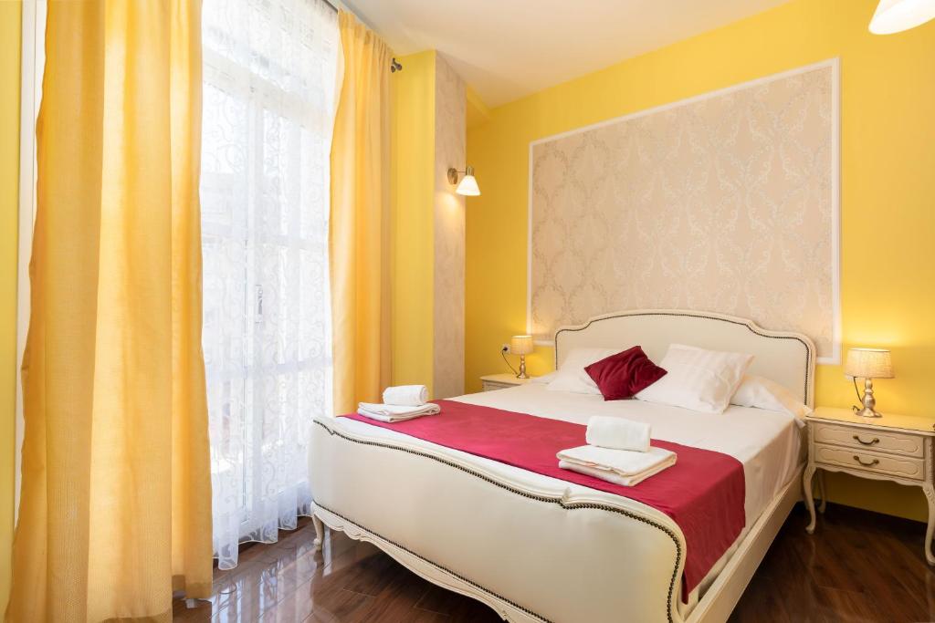 Adarve Flats - One-Bedroom Apartment
