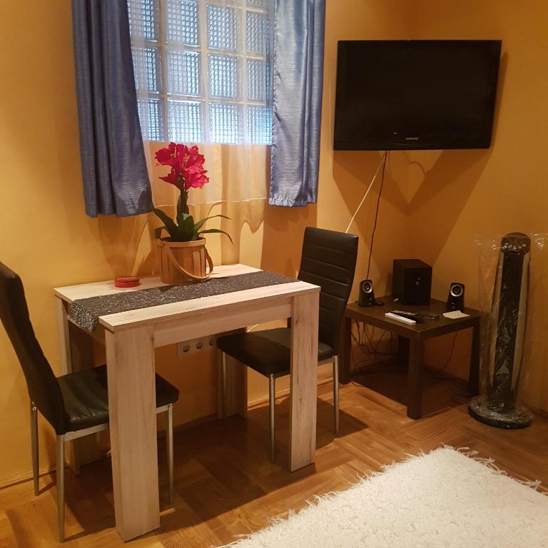 Televízia a/alebo spoločenská miestnosť v ubytovaní Kossuth Lajos u. 176.