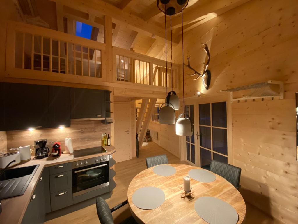 Kuchyňa alebo kuchynka v ubytovaní Karwendel Chalet