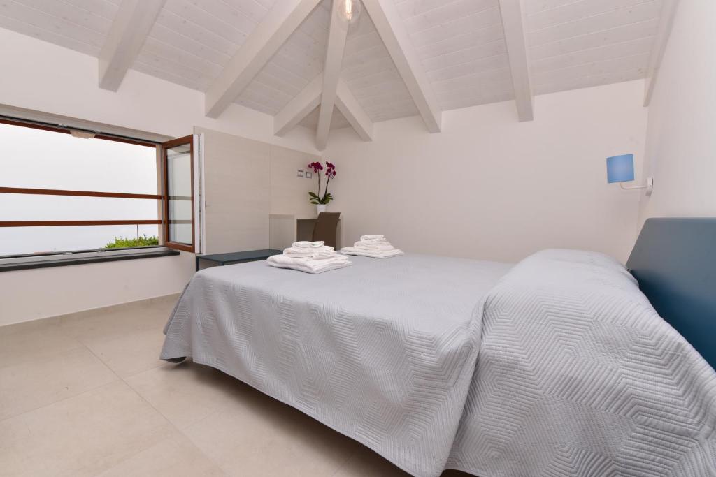Ένα ή περισσότερα κρεβάτια σε δωμάτιο στο SoleLuna Agerola