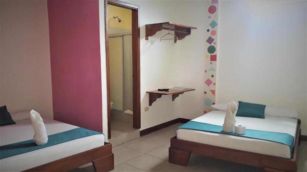 Postel nebo postele na pokoji v ubytování Hostal El Pinzón
