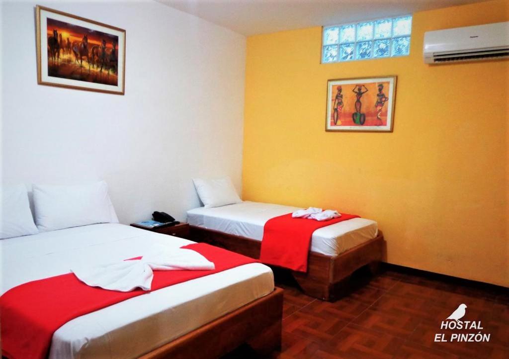 Postel nebo postele na pokoji v ubytování Hostal El Pinzón