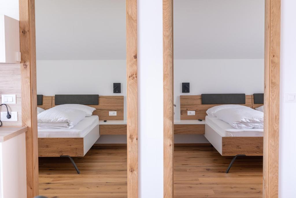 Postel nebo postele na pokoji v ubytování Innermoarhof