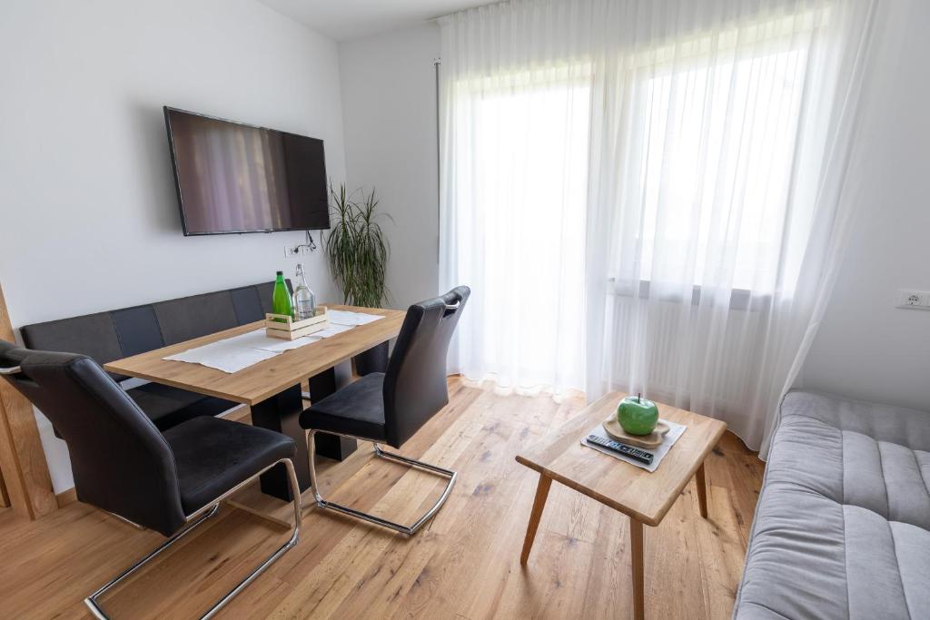 TV a/nebo společenská místnost v ubytování Innermoarhof