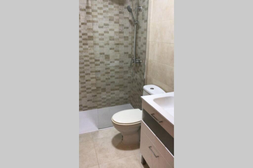 Kúpeľňa v ubytovaní Torrevieja : Appart 1st floor with pool view