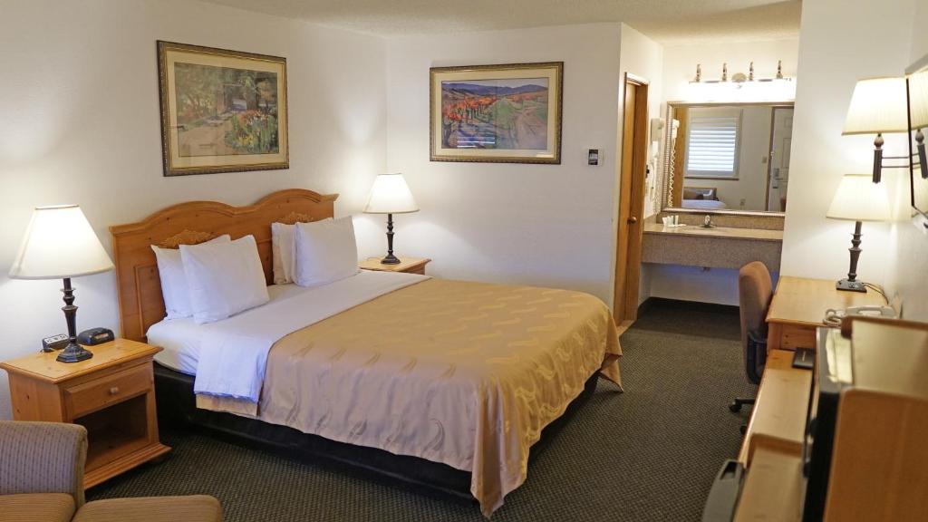 Quality Inn Near Fort Hunter Liggett - King Room - Non Smoking