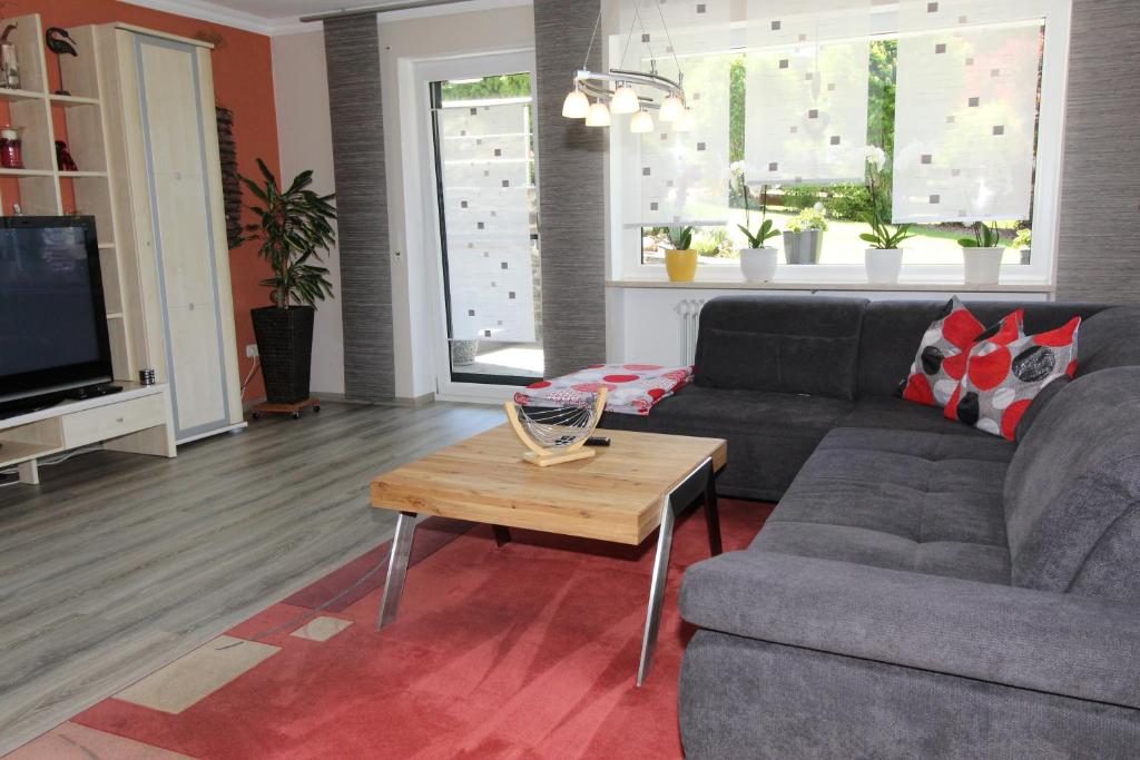 TV a/nebo společenská místnost v ubytování Ferienwohnung Achatz