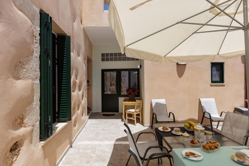 Posedenie v ubytovaní Villa Onoufris Renovated villa of 1927 with spectacular views