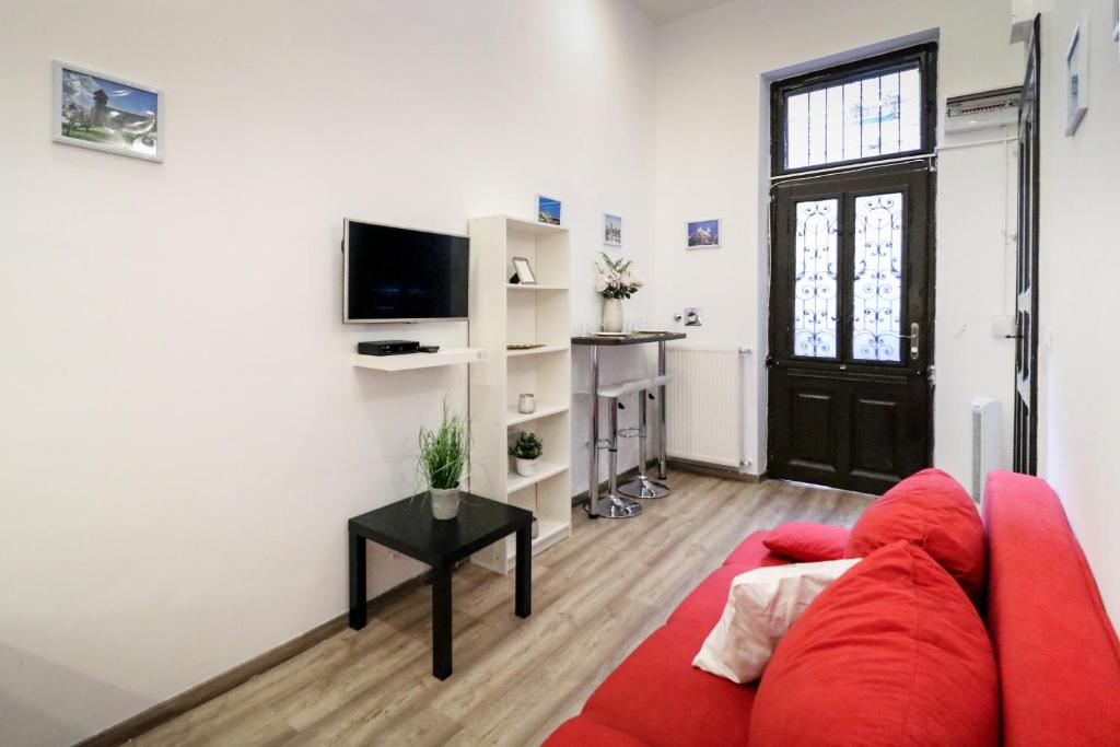 Televízia a/alebo spoločenská miestnosť v ubytovaní Real Apartments Klauzál II
