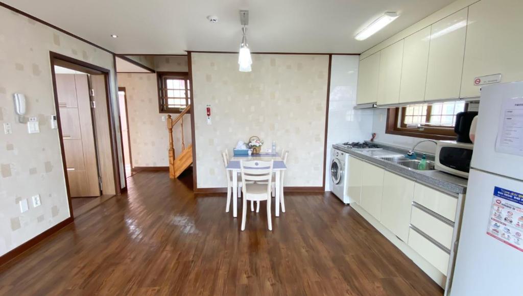 Jeju Time-Travel Pension - 两居室房屋