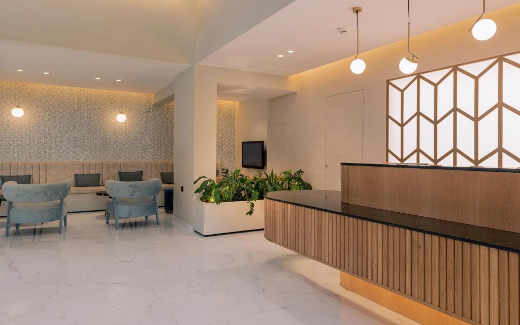 TV a/nebo společenská místnost v ubytování Katerina Palace Hotel