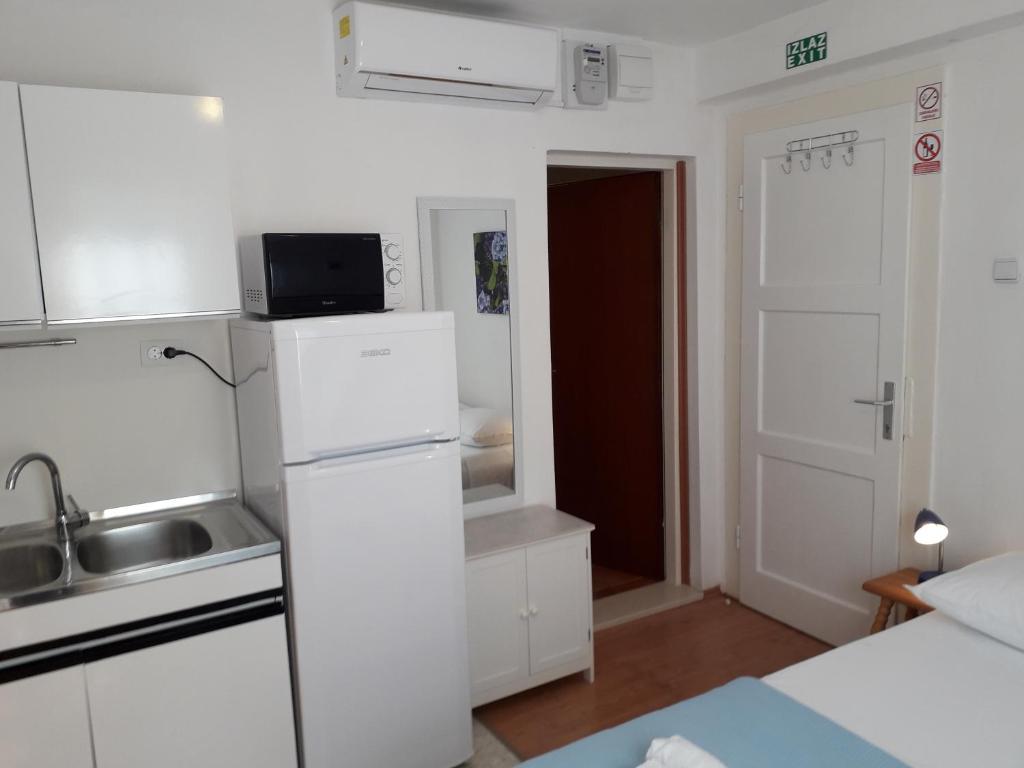 Kuchyň nebo kuchyňský kout v ubytování Apartments Odrina