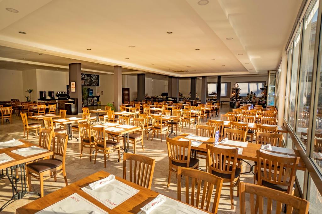 Restaurace v ubytování Eldar Garden Resort