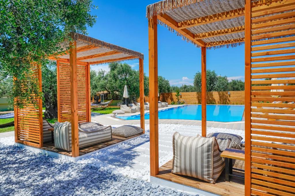 Bazén v ubytování Nefeli Fresh Hotel by Del Mare nebo v jeho okolí