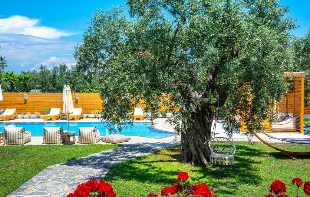 Bazén v ubytování Nefeli Fresh Hotel by Del Mare nebo v jeho okolí