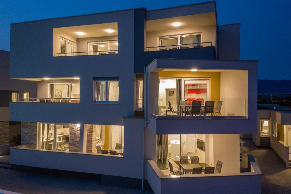 Balkón nebo terasa v ubytování Apartments & Rooms Danivan Pool Villas