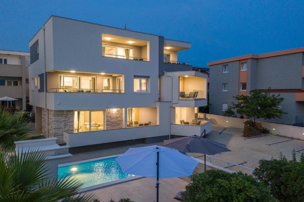 Bazén v ubytování Apartments & Rooms Danivan Pool Villas nebo v jeho okolí