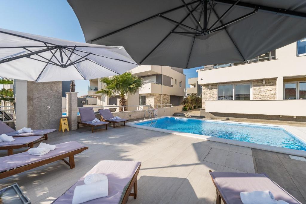 Bazén v ubytování Apartments & Rooms Danivan Pool Villas nebo v jeho okolí