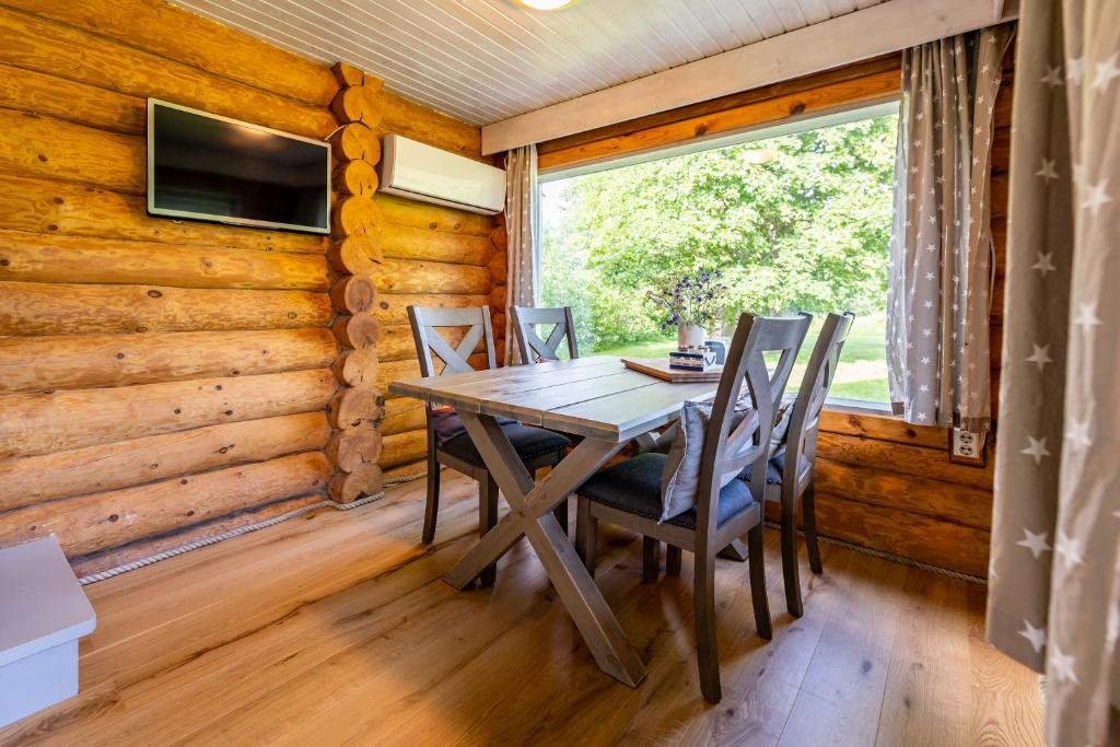 TV a/nebo společenská místnost v ubytování Huusi Holiday