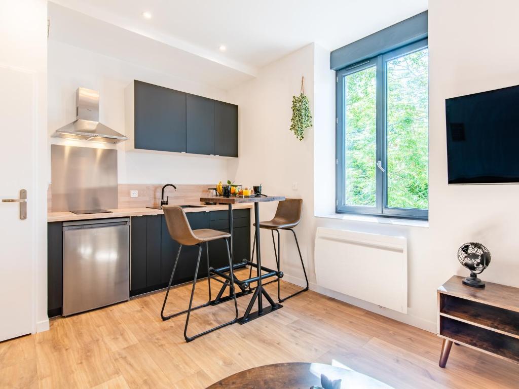 Photo de la galerie de l'établissement T2 Bourgoin Proche Gare NETFLIX Tout Confort, à Jallieu