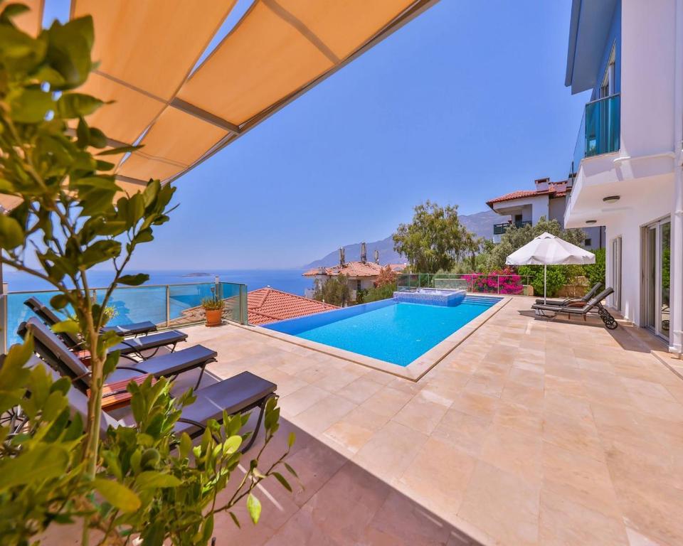 Bazén v ubytování Villa Troya Kas Peninsula nebo v jeho okolí