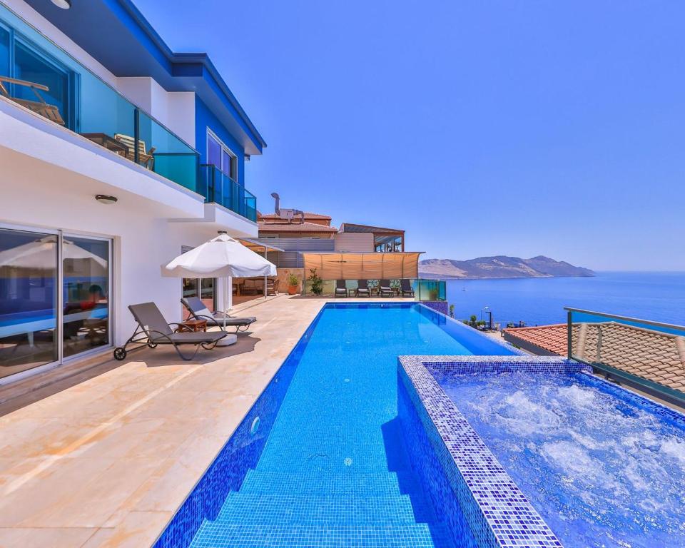 Bazén v ubytování Villa Troya Kas Peninsula nebo v jeho okolí
