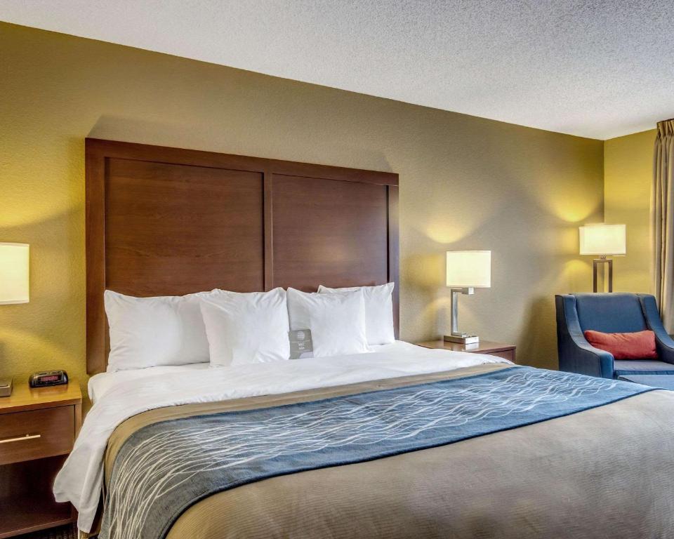 Comfort Inn & Suites Grafton-Cedarburg photo