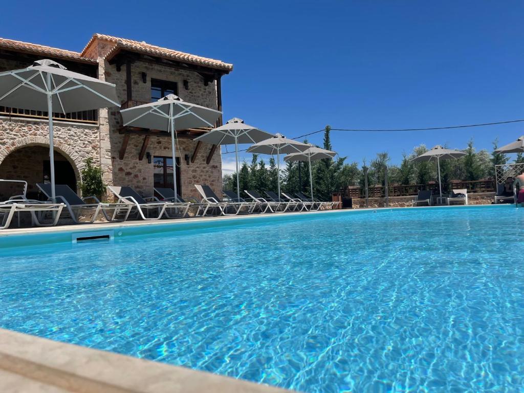 Bazén v ubytování Mystras Grand Palace Resort & Spa nebo v jeho okolí