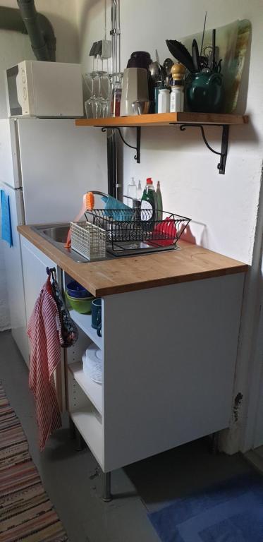 Kuchyň nebo kuchyňský kout v ubytování Vita Lilla Stugan i Vimmerby