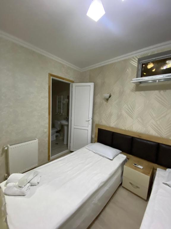 Postel nebo postele na pokoji v ubytování Guest House Imereti