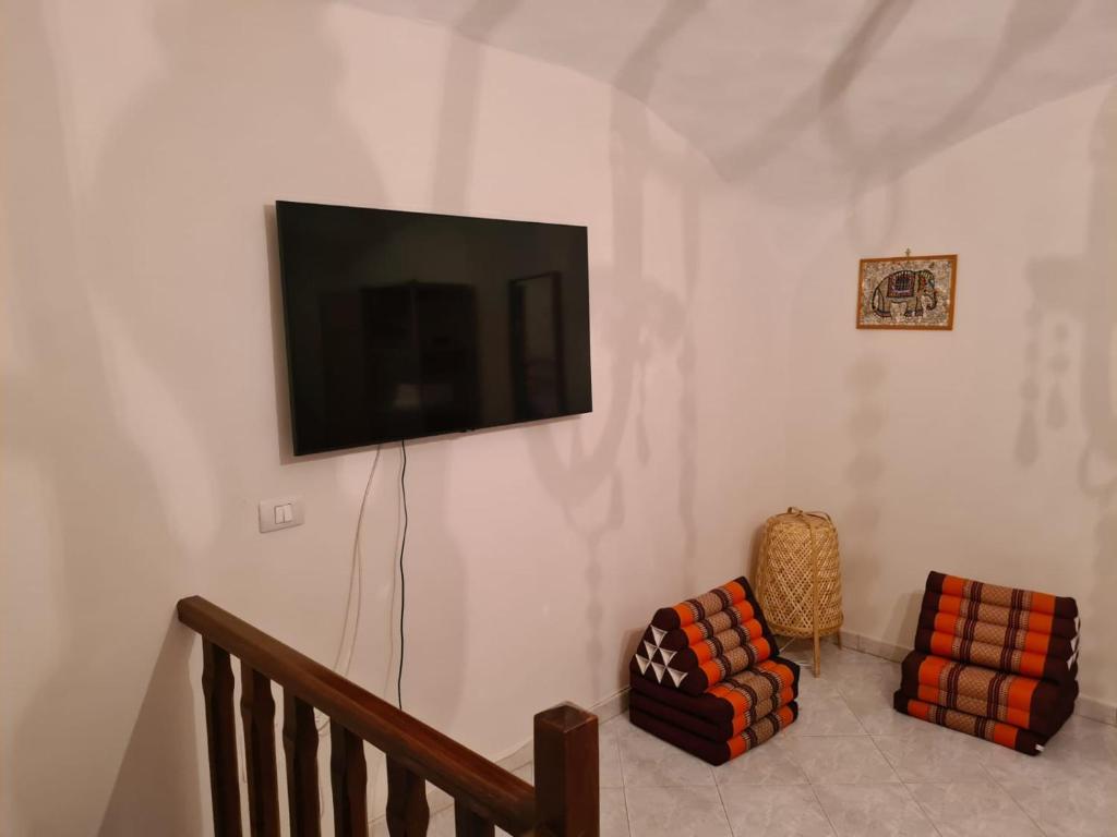 A television and/or entertainment centre at Civico 30