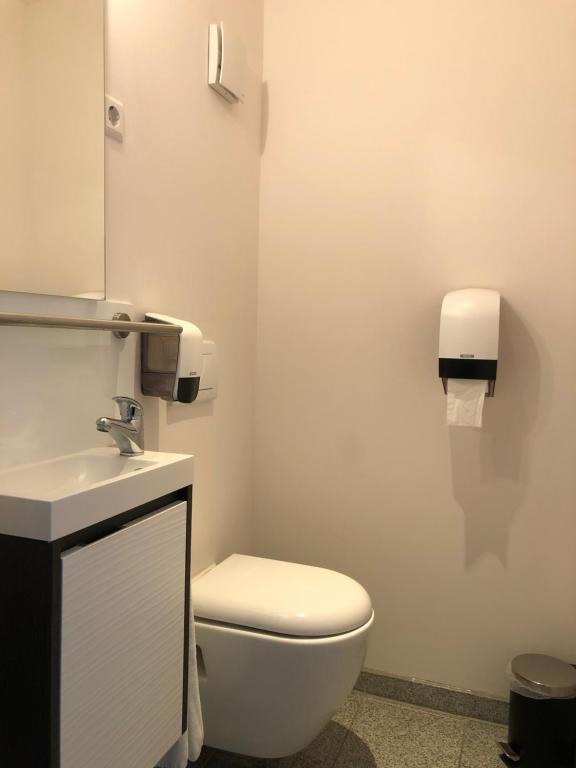 Koupelna v ubytování Hotel zur Post Ochsendorf