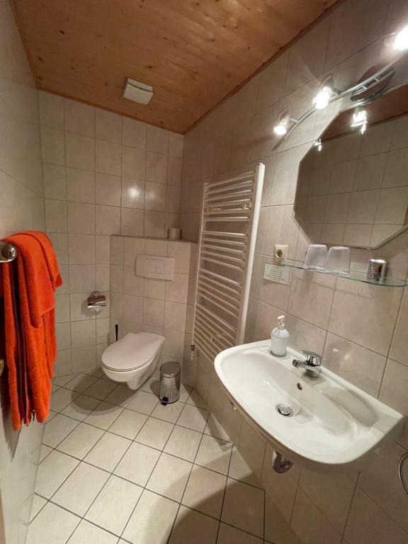 Koupelna v ubytování Hotel Garni „zum Bären“