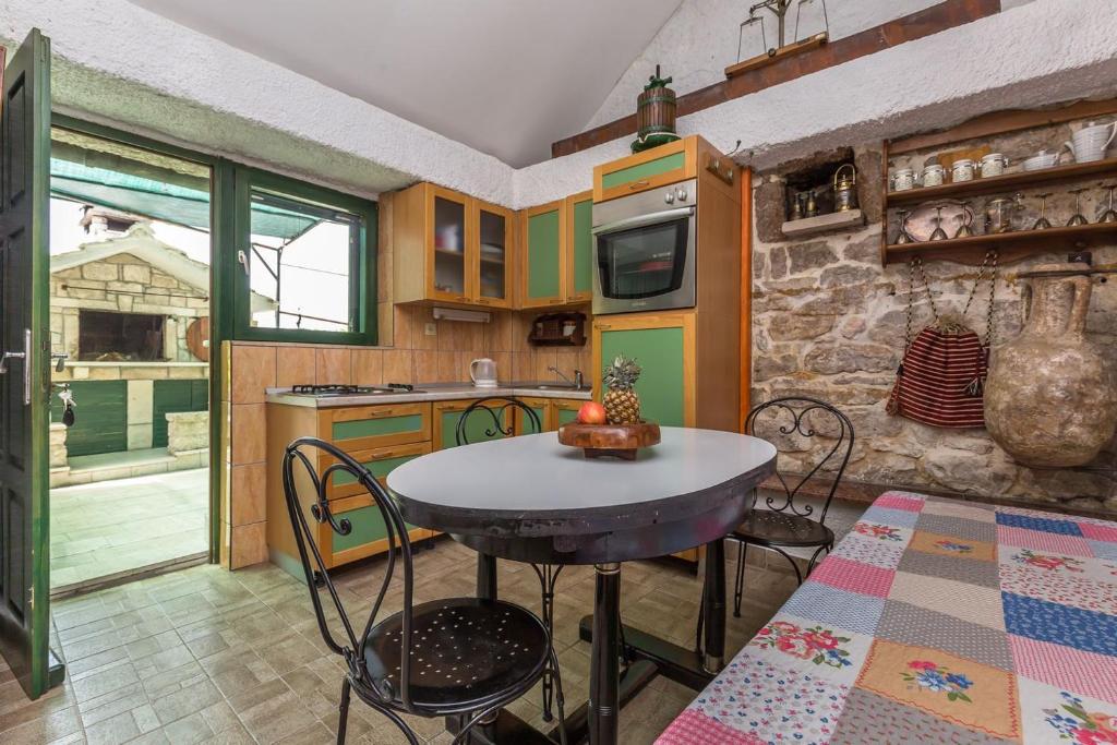 Kuchyňa alebo kuchynka v ubytovaní Mini stone house
