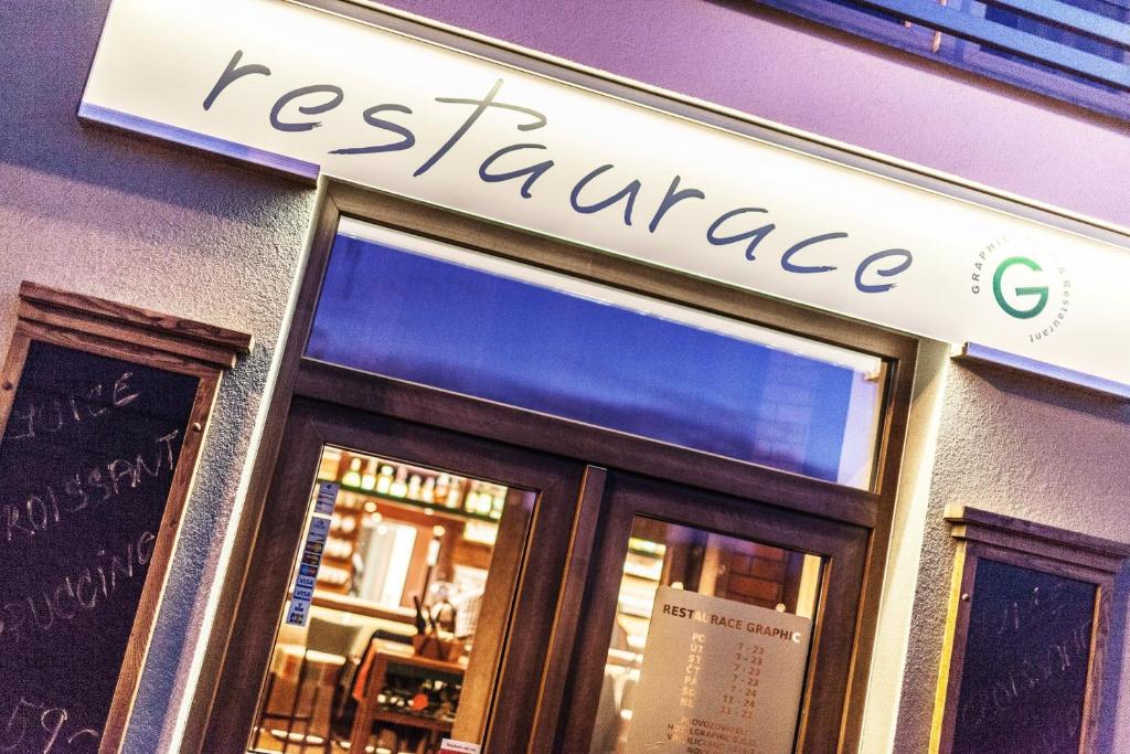 Certifikát, hodnocení, plakát nebo jiný dokument vystavený v ubytování Graphic Hotel