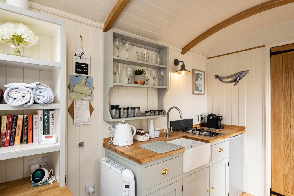 Gallery image of Trevone Luxury Shepherds hut close to the beach in Saint Merryn