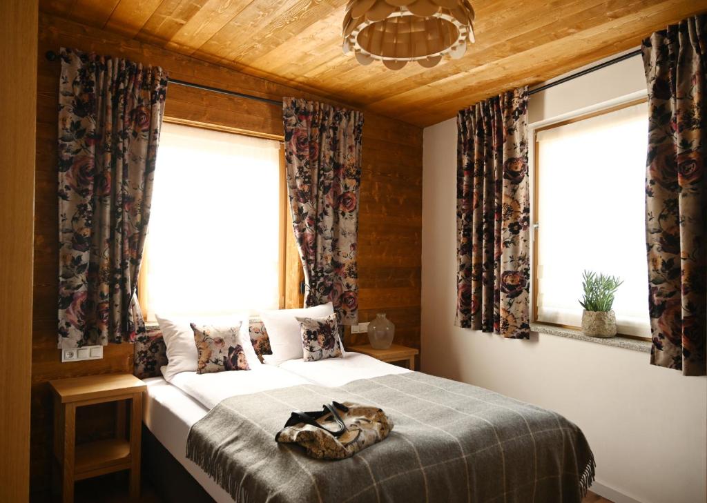 APARTAMENTY U HARREGO BOUTIQUE SPA masaże, sauna, tężnia solankowa , balkon , taras , klimatyzacja , parking - 13