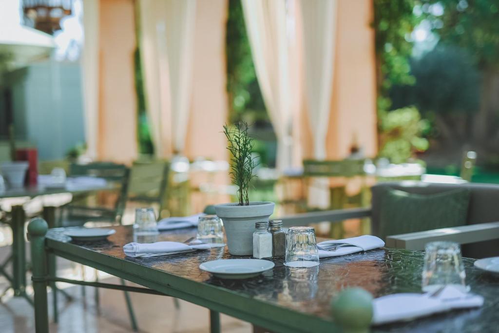 Restaurace v ubytování Les Deux Tours