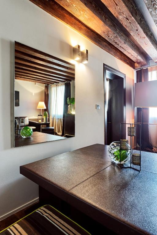 A kitchen or kitchenette at Charming House Iqs