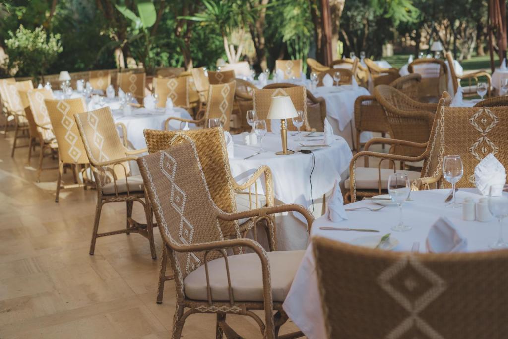 Restaurace v ubytování Les Deux Tours