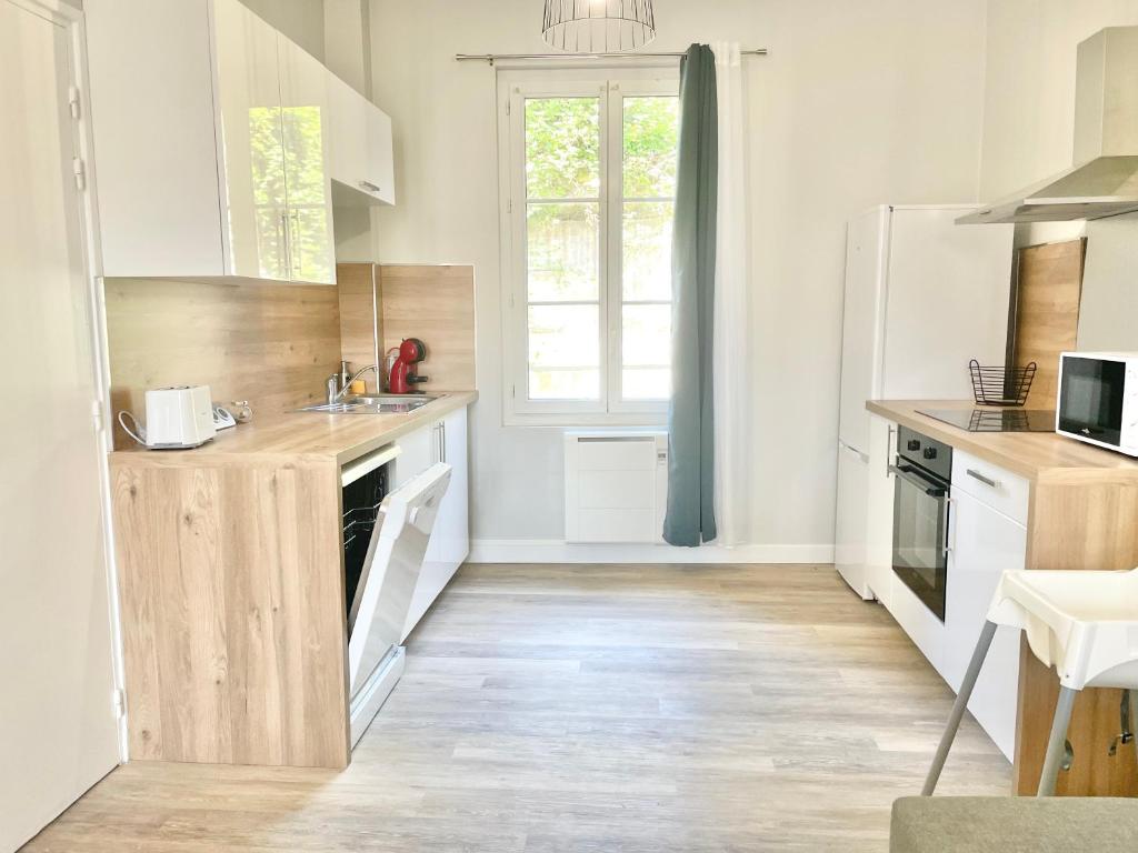 Arina & Julien - Two-Bedroom Apartment
