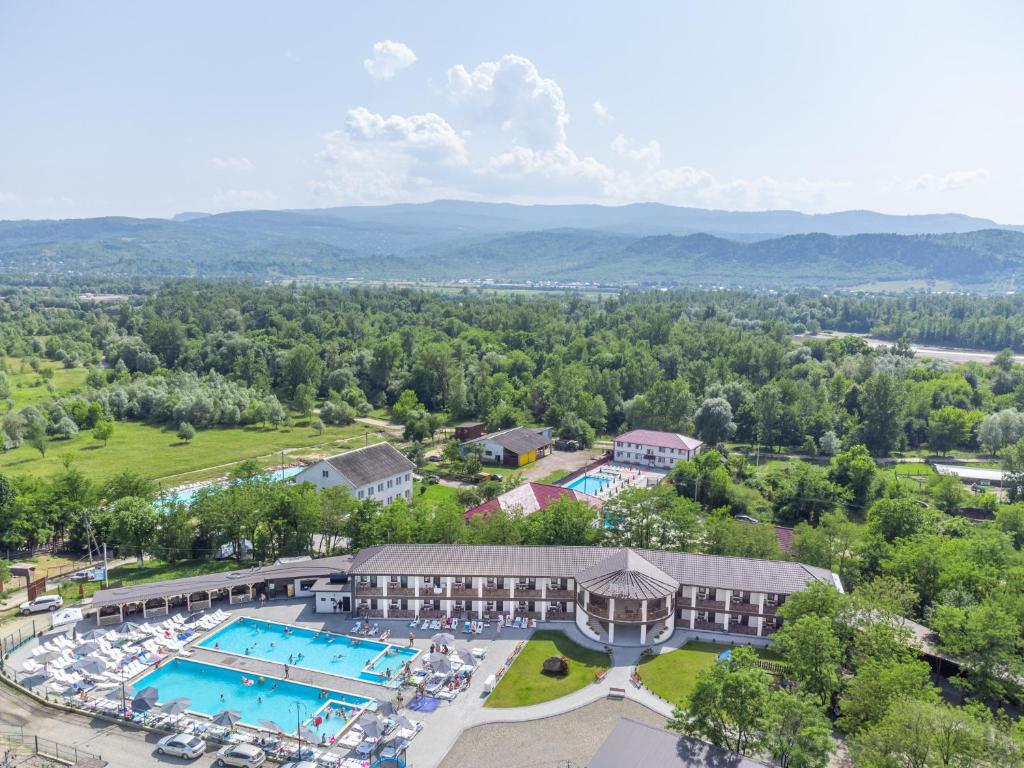 Nespecifikovaný výhled na hory nebo výhled na hory při pohledu z hotelu