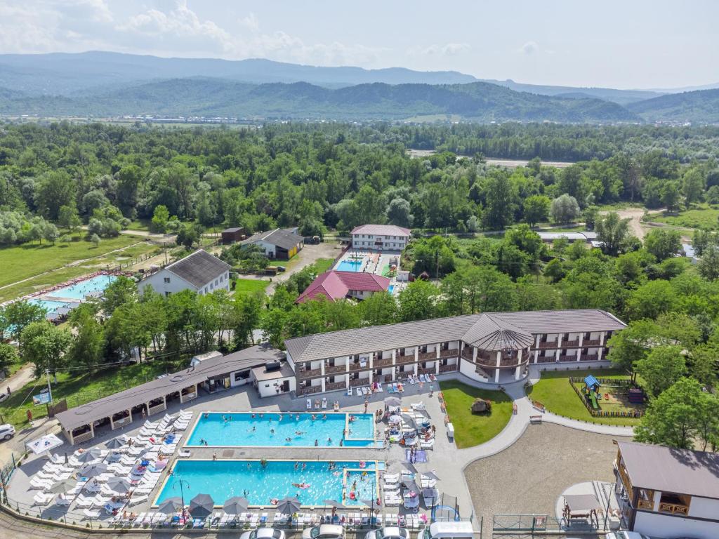 Nespecifikovaný výhled na hory nebo výhled na hory při pohledu z hotelu