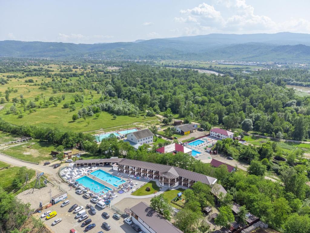 Nespecifikovaný výhled na hory nebo výhled na hory při pohledu z hotelu