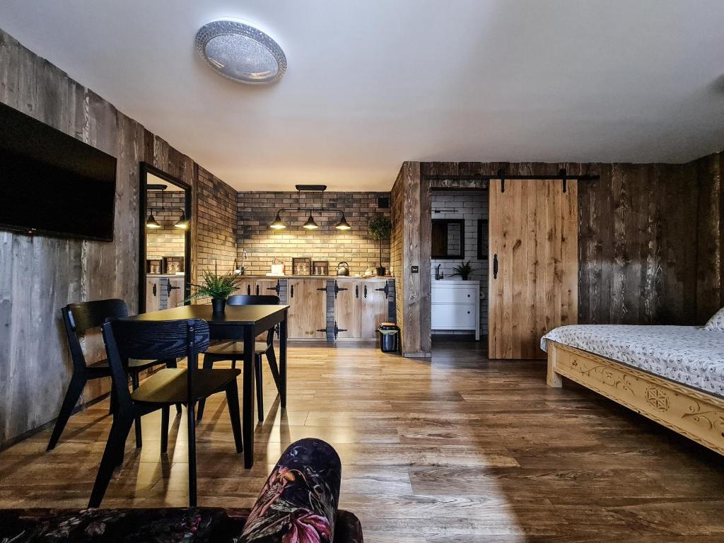 Kuchyňa alebo kuchynka v ubytovaní Apartamenty Góralski DACH NAD GŁOWĄ